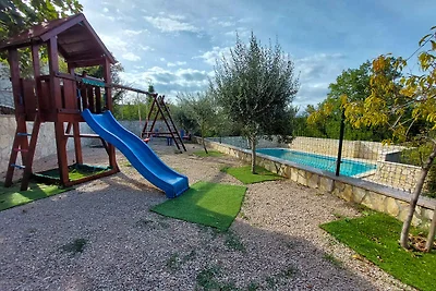 Ferienwohnung mit Balkon und Pool