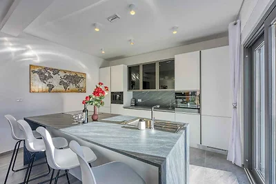 Villa mit Aussenpool