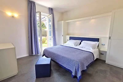 Ferienwohnung mit Gartenblick und Klimaanlage