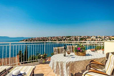 Ferienwohnung mit Pool und Meerblick