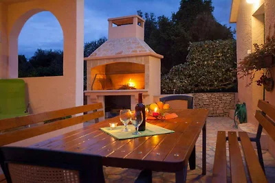 Ferienwohnung mit privatem Pool und Garten in