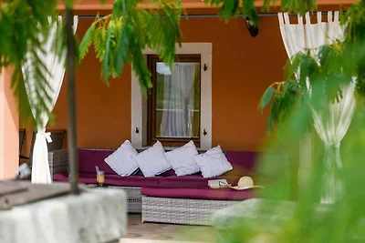Villa mit Pool und Klimaanlage
