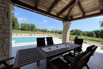 Ferienhaus mit Pool für 4-6 Personen
