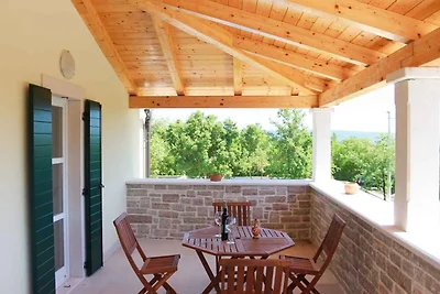 Ferienhaus mit Aussenpool und Grill