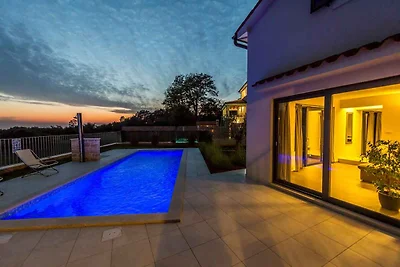 Villa mit Pool und Klimaanlage