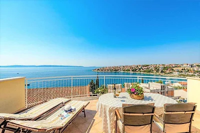 Ferienwohnung mit Pool und Meerblick
