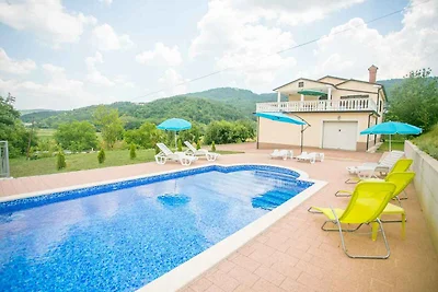 Villa mit Pool und Klimaanlage