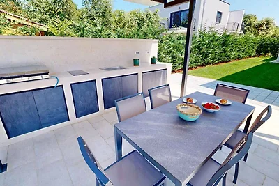 Villa mit Pool und Garten
