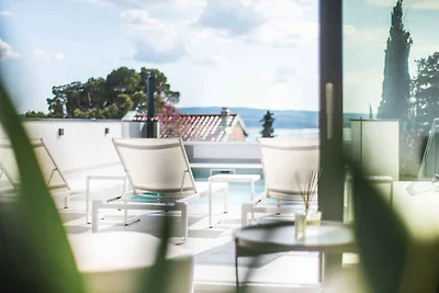 Villa mit Swimmingpool und Meerblick