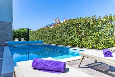 Ferienwohnung mit Pool und Klimaanlage