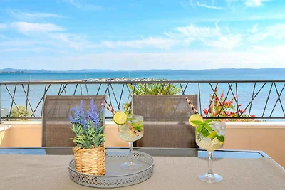 Modernes Ferienapartment Batela mit Meerblick