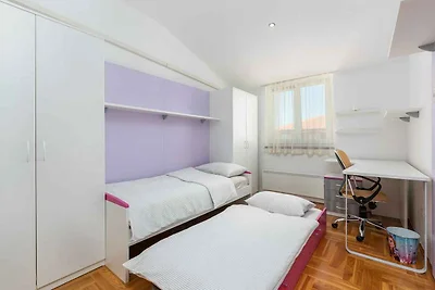 Modern eingerichtetes Apartment für vier Pers