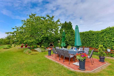 Ferienwohnung mit Terrasse und Garten