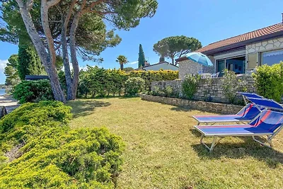 Villa an der Küste direkt am Strand gelegen m