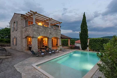 Villa mit Klimaanlage und Pool