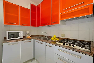 Ferienwohnung mit Klimaanlage, Balkon und