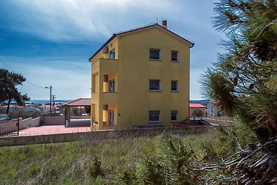 Ferienwohnung mit Klimaanlage, Balkon und