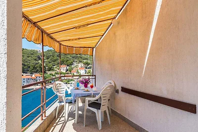 Apartment Zirje mit Meerblick in Strandnähe