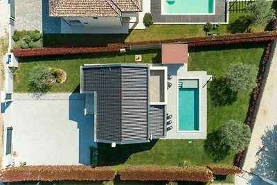 Villa mit Pool und Klimaanlage