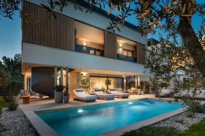 Villa mit Jacuzzi, Sauna und Pool