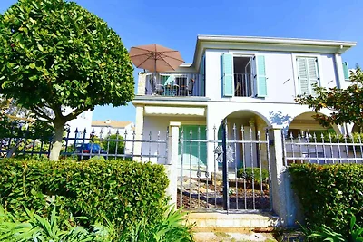 Ferienwohnung mit Klimaanlage und Balkon