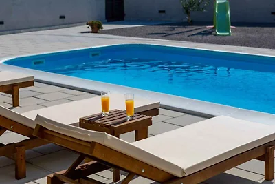Ferienhaus mit Klimaanlage und Aussenpool