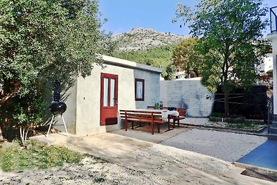 Ferienwohnung mit Garten und Klimaanlage