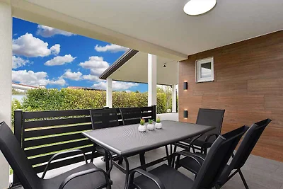 Ferienhaus mit Terrasse und Klimaanlage