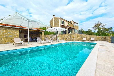 Villa mit Pool und Klimaanlage