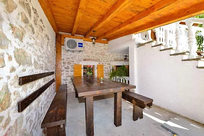 Komfortables Ferienhaus Lupe in Sukošan mit G