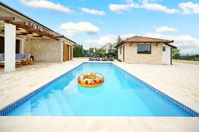 Ferienhaus mit Aussenpool