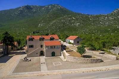 Ruhige Villa Roglić mit privatem Pool und idy