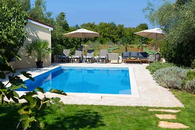 Ferienhaus ruhiger Ort mit Pool