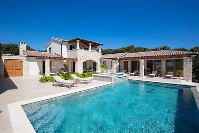 Villa mit Klimaanlage und Pool