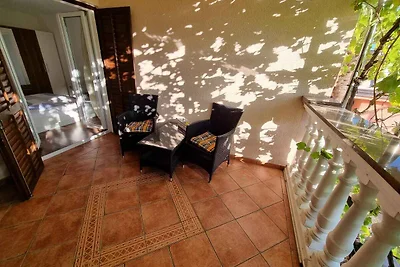 Ferienwohnung mit Garten und Klimaanlage
