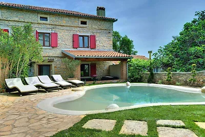 Villa mit Pool und Klimaanlage