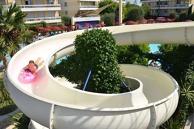 Hotelapartment mit Klimaanlage und Balkon