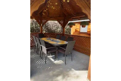 Ferienhaus mit Garten und Grill