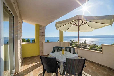 Ferienwohnung mit Pool und Meerblick