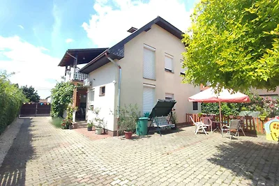 Ferienwohnung mit Pool, WLAN und Terrasse