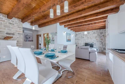 Villa mit Pool, Klima und Grill