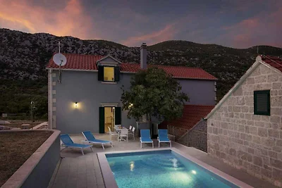 Ruhige Villa Roglić mit privatem Pool und idy