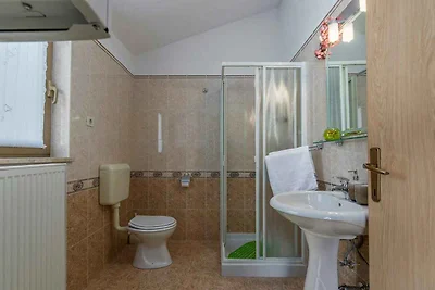 Hütte mit Klimaanlage und Terrasse