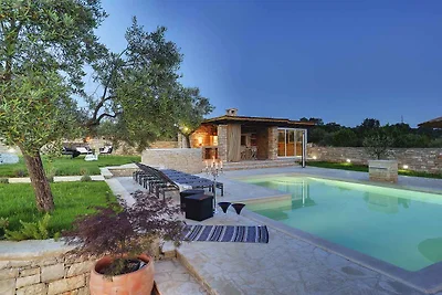 Villa mit Pool, Sauna und Fitness