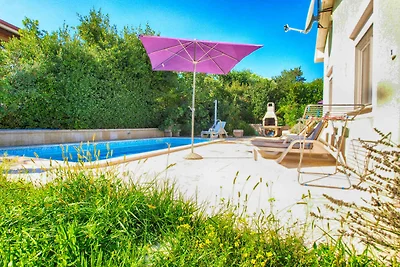 Ferienhaus mit Pool und Grill