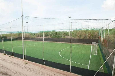 Mobilehome mit Klimaanlage und halb überdacht