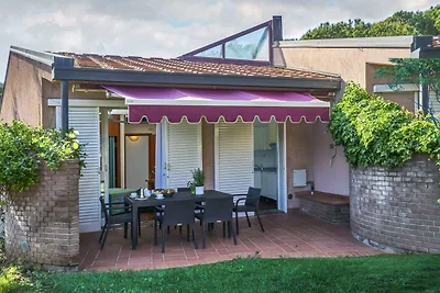 Villa mit Klimaanlage, Pool und Terrasse