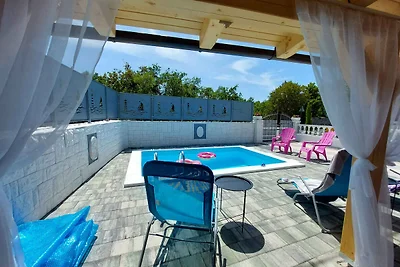 Ferienhaus mit Aussenpool und Whirlpool