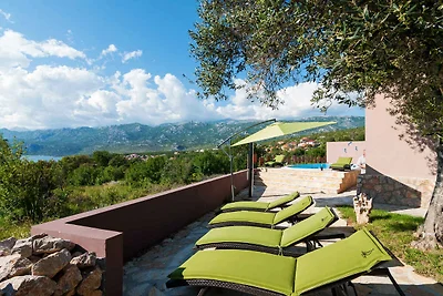 Ferienhaus für 8 Personen mit Pool und
