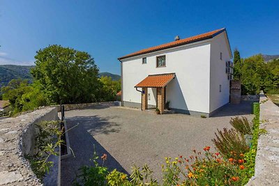 Villa mit Swimmingpool und Panoramablick